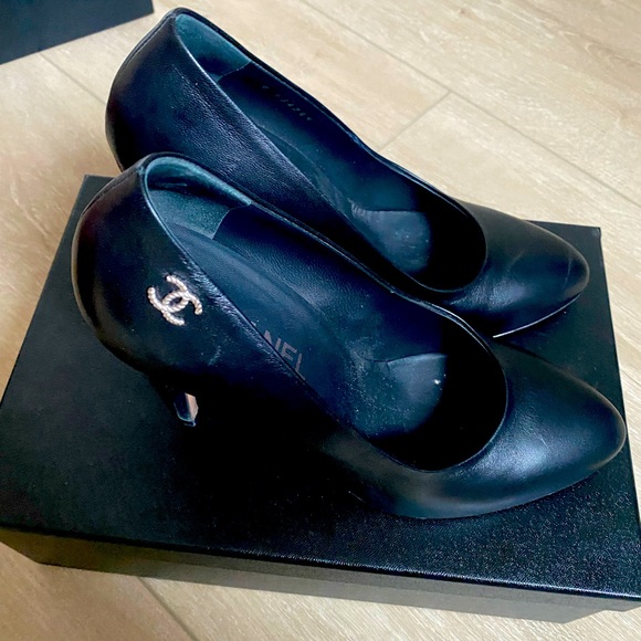 Authentic Chanel Pumps - Picture 1 of 4